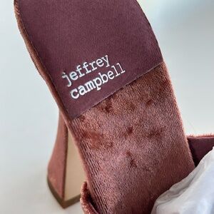 NEW IN BOX Jeffrey Campbell “Hollywood” Heels in Crushed Pink Velvet. Size 6.5